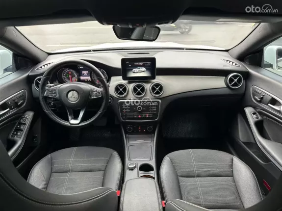 Mercedes-Benz CLA 200 1.6 I4 2015 - Xe màu trắng nội thất đen, giá rẻ