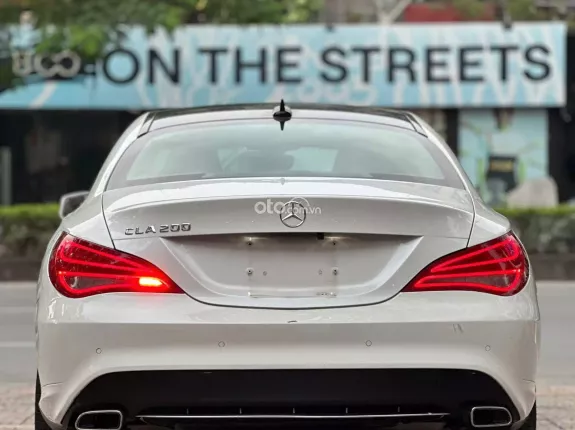 Mercedes-Benz CLA 200 1.6 I4 2015 - Xe màu trắng nội thất đen, giá rẻ