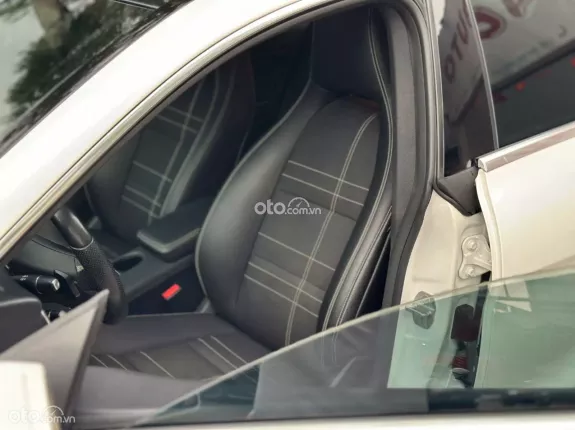Mercedes-Benz CLA 200 1.6 I4 2015 - Xe màu trắng nội thất đen, giá rẻ