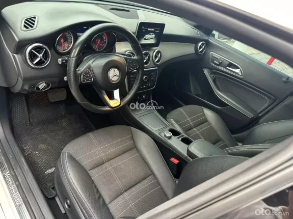 Mercedes-Benz CLA 200 1.6 I4 2015 - Xe màu trắng nội thất đen, giá rẻ