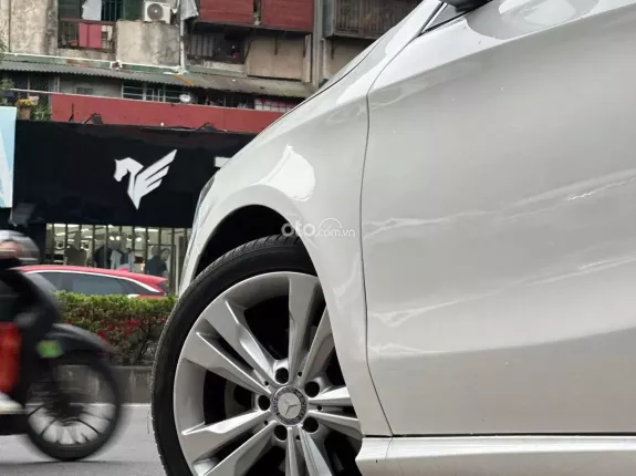 Mercedes-Benz CLA 200 1.6 I4 2015 - Xe màu trắng nội thất đen, giá rẻ