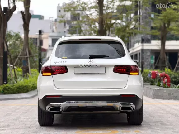 Mercedes-Benz GLC 200 4Matic 2021 - Xe màu trắng, nội thất kem sang trọng