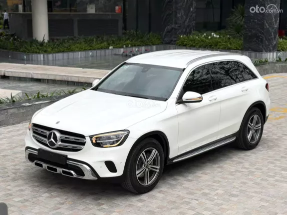 Mercedes-Benz GLC 200 4Matic 2021 - Xe màu trắng, nội thất kem sang trọng