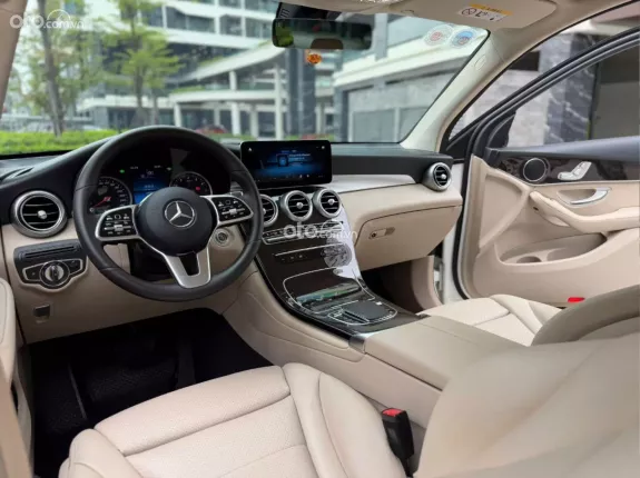 Mercedes-Benz GLC 200 4Matic 2021 - Xe màu trắng, nội thất kem sang trọng