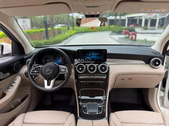 Mercedes-Benz GLC 200 4Matic 2021 - Xe màu trắng, nội thất kem sang trọng
