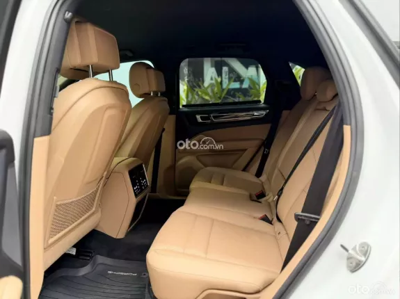 Porsche Cayenne Phiên bản khác 2018 - Lăn bánh 6v miles