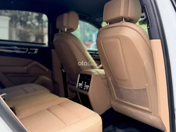 Porsche Cayenne Phiên bản khác 2018 - Lăn bánh 6v miles