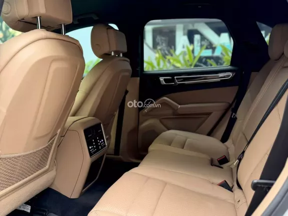 Porsche Cayenne Phiên bản khác 2018 - Lăn bánh 6v miles