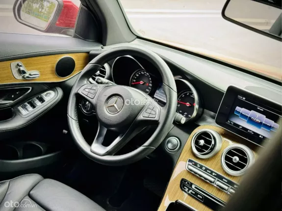 Mercedes-Benz GLC 250 4Matic 2017 - Hỗ trợ trả góp, đổi xe, định giá miễn phí