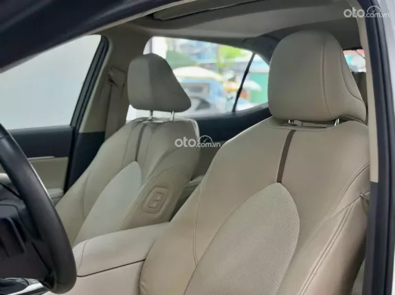 Toyota Camry 2.0Q 2023 - Hỗ trợ vay ngân hàng tối đa 60-70% với lãi suất tốt nhất