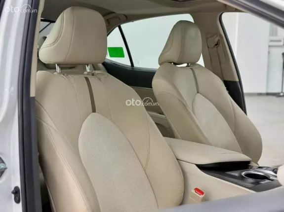 Toyota Camry 2.0Q 2023 - Hỗ trợ vay ngân hàng tối đa 60-70% với lãi suất tốt nhất