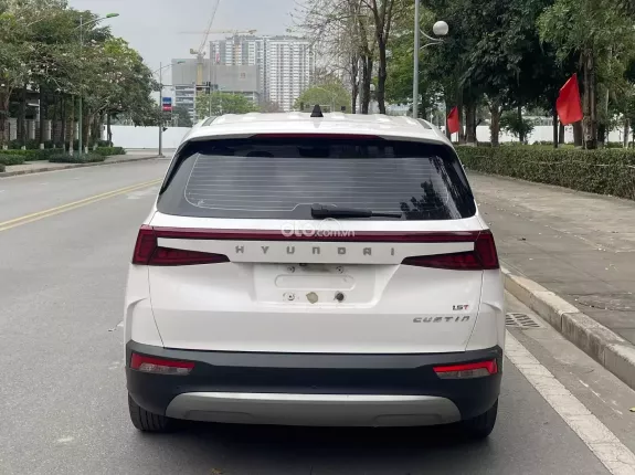 Hyundai Custin 1.5T-GDi Tiêu chuẩn 2023 - Mẫu mpv đang dụng