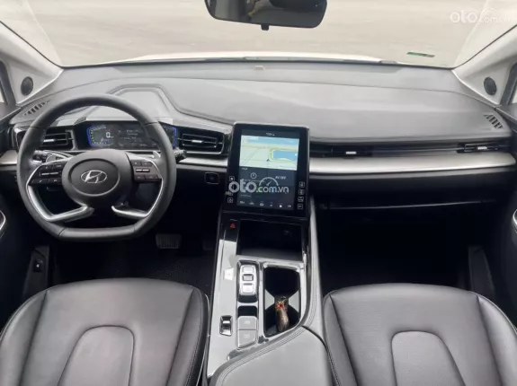 Hyundai Custin 1.5T-GDi Tiêu chuẩn 2023 - Mẫu mpv đang dụng