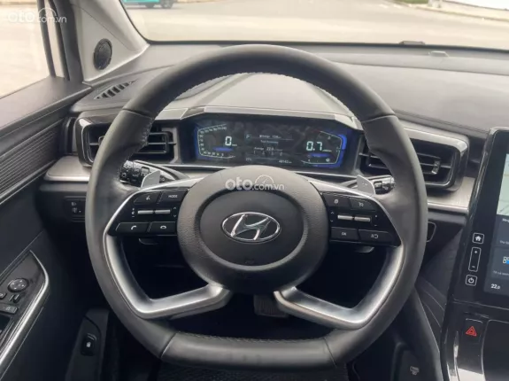 Hyundai Custin 1.5T-GDi Tiêu chuẩn 2023 - Mẫu mpv đang dụng