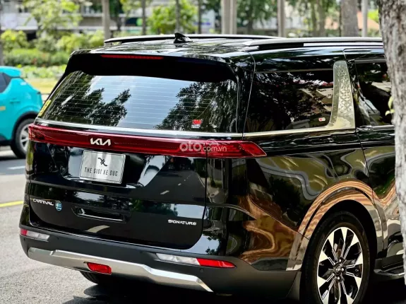 Kia Carnival 2.2D Signature 2023 - Signature bản cao nhất, ODO siêu thấp, giá cực tốt