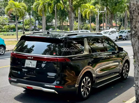 Kia Carnival 2.2D Signature 2023 - Signature bản cao nhất, ODO siêu thấp, giá cực tốt