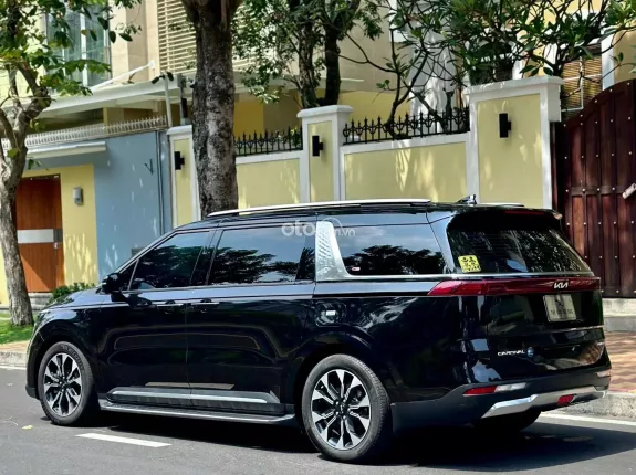 Kia Carnival 2.2D Signature 2023 - Signature bản cao nhất, ODO siêu thấp, giá cực tốt