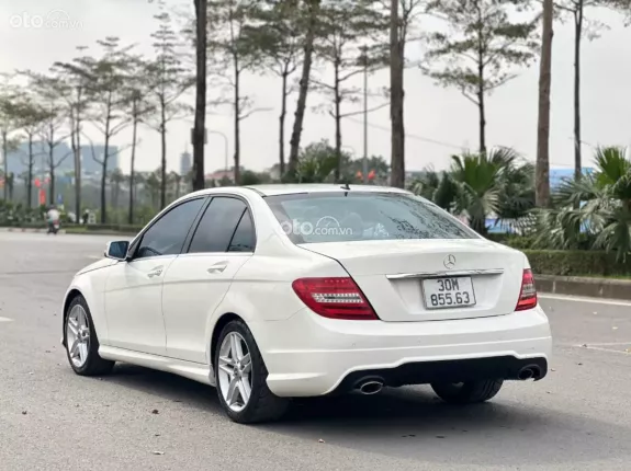 Mercedes-Benz C300 AMG 2011 - Nội ngoại thất rất mới