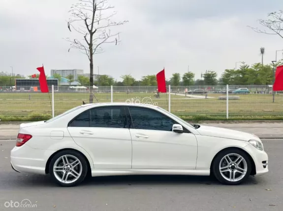 Mercedes-Benz C300 AMG 2011 - Nội ngoại thất rất mới