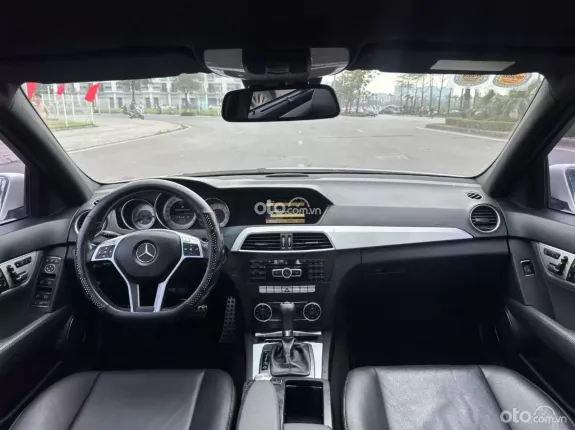Mercedes-Benz C300 AMG 2011 - Nội ngoại thất rất mới