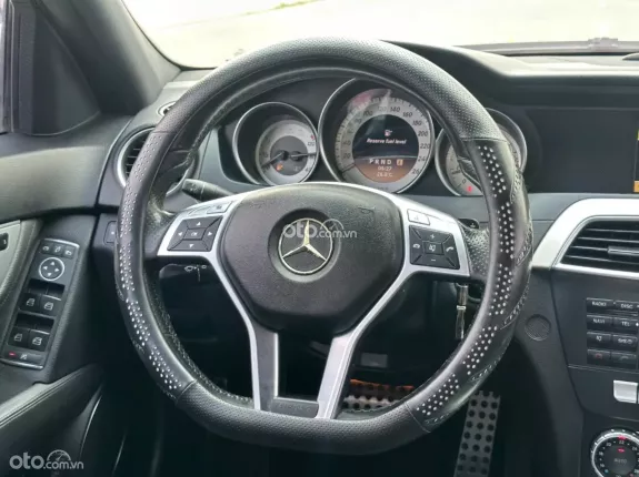 Mercedes-Benz C300 AMG 2011 - Nội ngoại thất rất mới