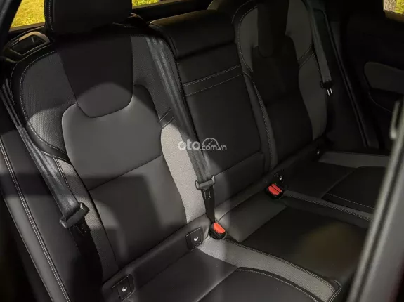 Volvo XC60 B6 AWD Inscription 2022 - Bản Thể Thao