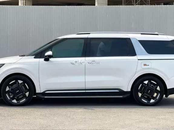 Kia Carnival 2.2D Premium 2025 - Siêu lướt, full công nghệ