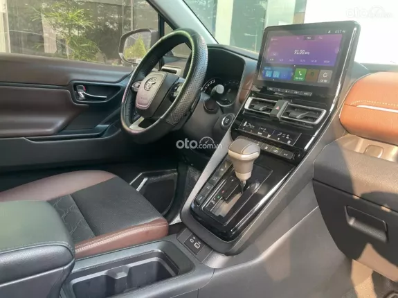 Toyota Innova Cross Xăng 2025 - Odo 1.4v km cực đẹp