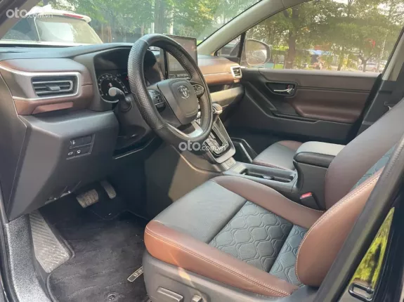 Toyota Innova Cross Xăng 2025 - Odo 1.4v km cực đẹp