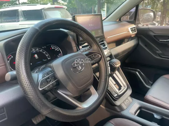 Toyota Innova Cross Xăng 2025 - Odo 1.4v km cực đẹp