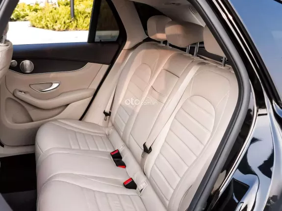 Mercedes-Benz GLC 300 4Matic 2021 - Model 2022, Xe màu đen nội thất kem