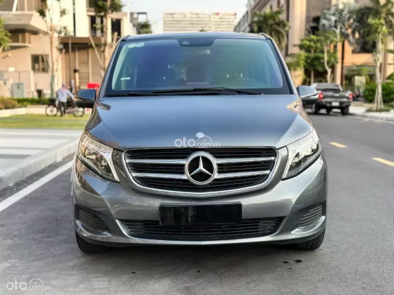 Mercedes-Benz V250 Avantgarde 2016 - Xe đẹp model 2017. Màu xám nội thất đen