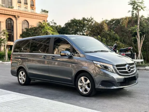 Mercedes-Benz V250 Avantgarde 2016 - Xe đẹp model 2017. Màu xám nội thất đen