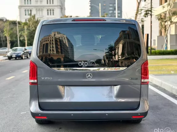 Mercedes-Benz V250 Avantgarde 2016 - Xe đẹp model 2017. Màu xám nội thất đen
