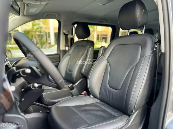 Mercedes-Benz V250 Avantgarde 2016 - Xe đẹp model 2017. Màu xám nội thất đen