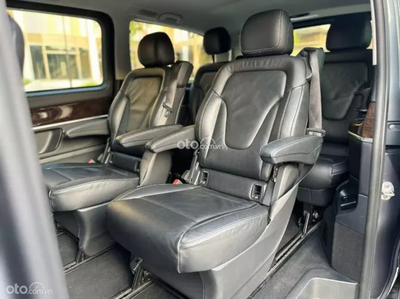 Mercedes-Benz V250 Avantgarde 2016 - Xe đẹp model 2017. Màu xám nội thất đen