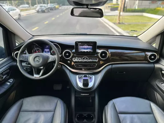 Mercedes-Benz V250 Avantgarde 2016 - Xe đẹp model 2017. Màu xám nội thất đen
