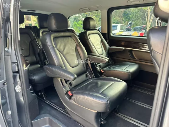 Mercedes-Benz V250 Avantgarde 2016 - Xe đẹp model 2017. Màu xám nội thất đen
