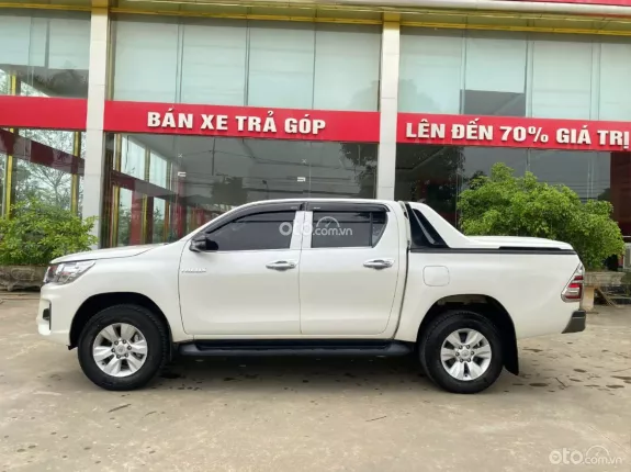 Toyota Hilux 2.4E 4×2 AT 2020 - Bán xe bán tải siêu lướt 1 chủ duy nhất, Zin tuyệt đối