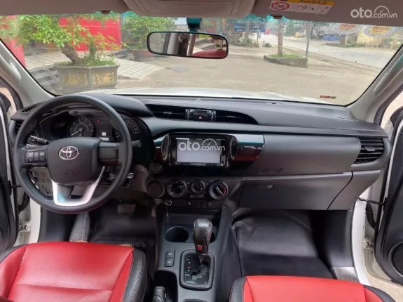 Toyota Hilux 2.4E 4×2 AT 2020 - Bán xe bán tải siêu lướt 1 chủ duy nhất, Zin tuyệt đối