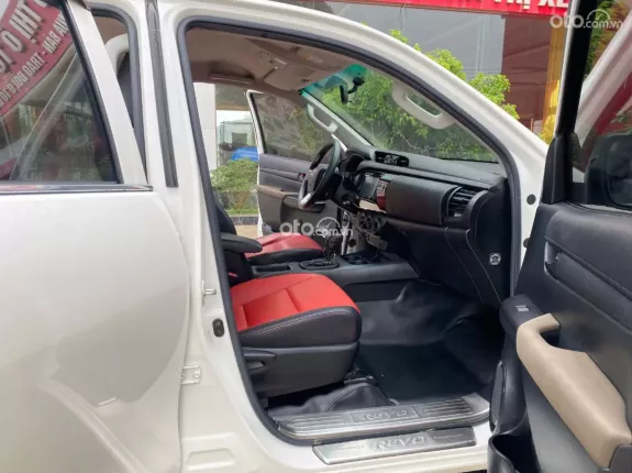 Toyota Hilux 2.4E 4×2 AT 2020 - Bán xe bán tải siêu lướt 1 chủ duy nhất, Zin tuyệt đối