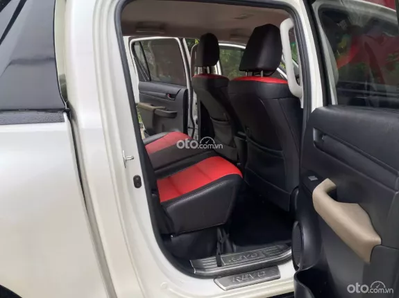 Toyota Hilux 2.4E 4×2 AT 2020 - Bán xe bán tải siêu lướt 1 chủ duy nhất, Zin tuyệt đối