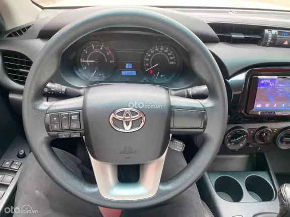 Toyota Hilux 2.4E 4×2 AT 2020 - Bán xe bán tải siêu lướt 1 chủ duy nhất, Zin tuyệt đối