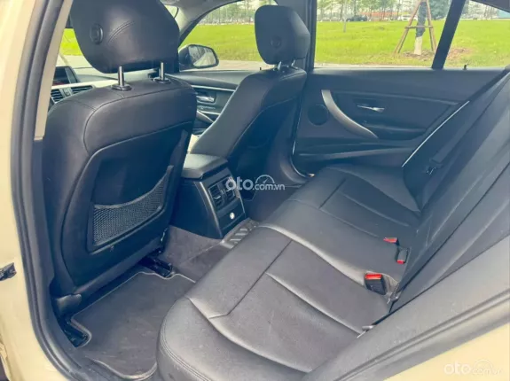 BMW 320i Executive 2015 - BMW 320i sx2015 trắng nội thất đen siêu đẹp