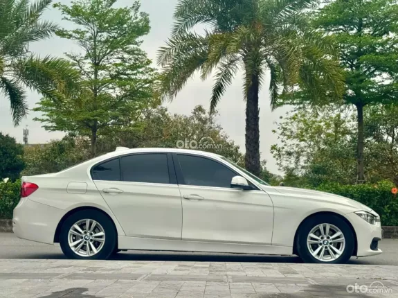 BMW 320i Executive 2015 - BMW 320i sx2015 trắng nội thất đen siêu đẹp