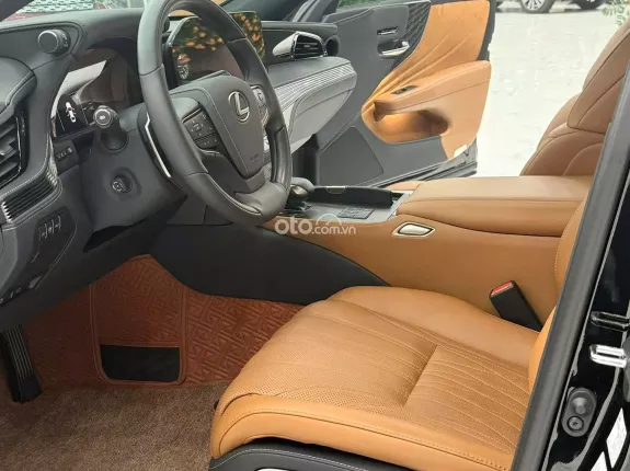 Lexus LM500h 4 ghế 2025 - Biển Hà Nội