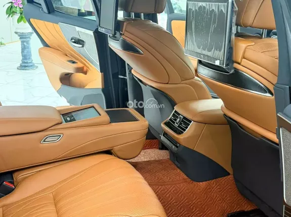 Lexus LM500h 4 ghế 2025 - Biển Hà Nội