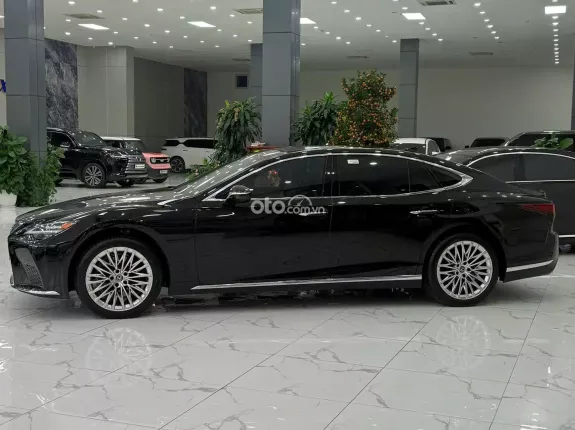 Lexus LM500h 4 ghế 2025 - Biển Hà Nội