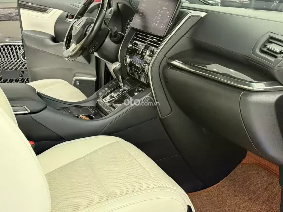 Lexus LM500h 4 ghế 2021 - Biển Hà Nội