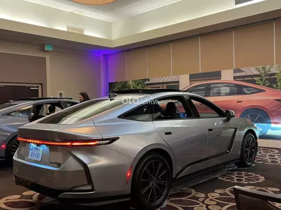 Lexus ES 350h Luxury 2026 - Phiên bản luxury với nội thất sang trọng